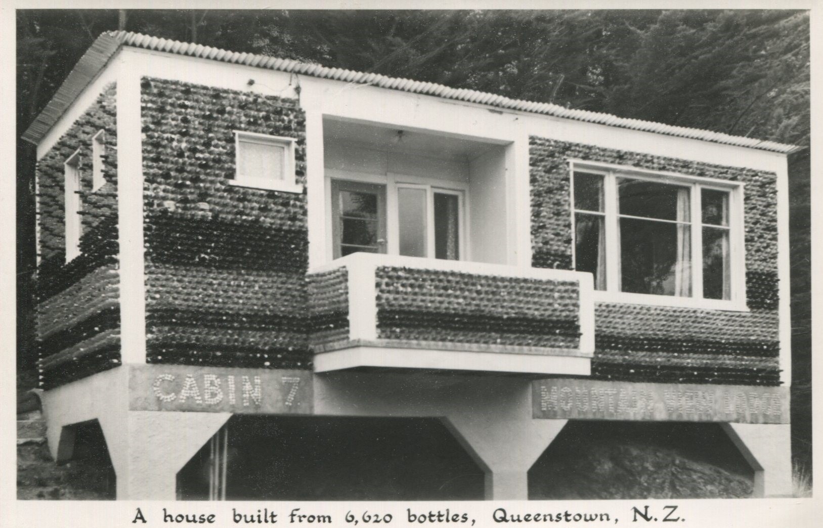 Queenstown-The House built from bottles (1)