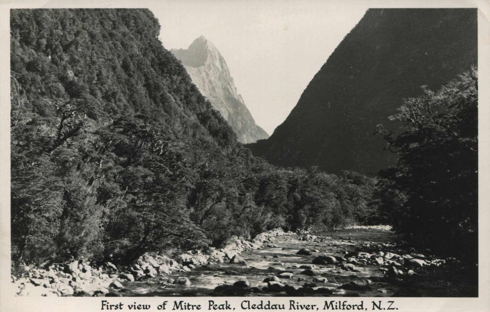 Fiordland - Mitre Peak, Cleddau River, Milford
